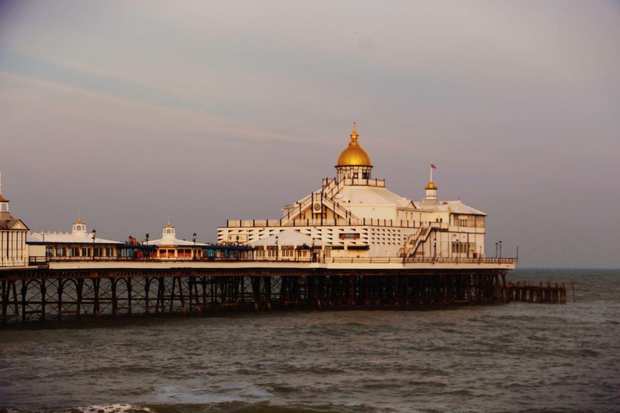 Ravilious Eastbourne Ngoại thất bức ảnh